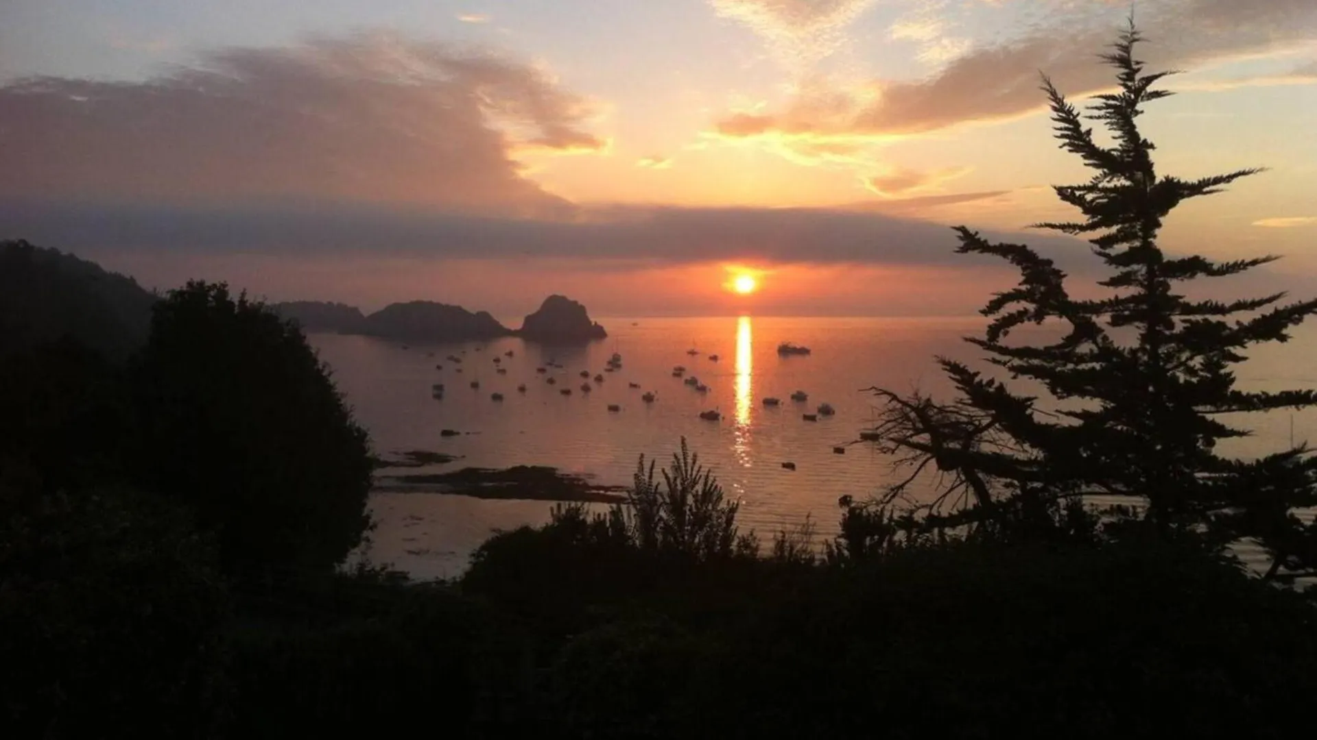 Beautiful Luxury Apartment Near A Breton Oyster Village Cancale