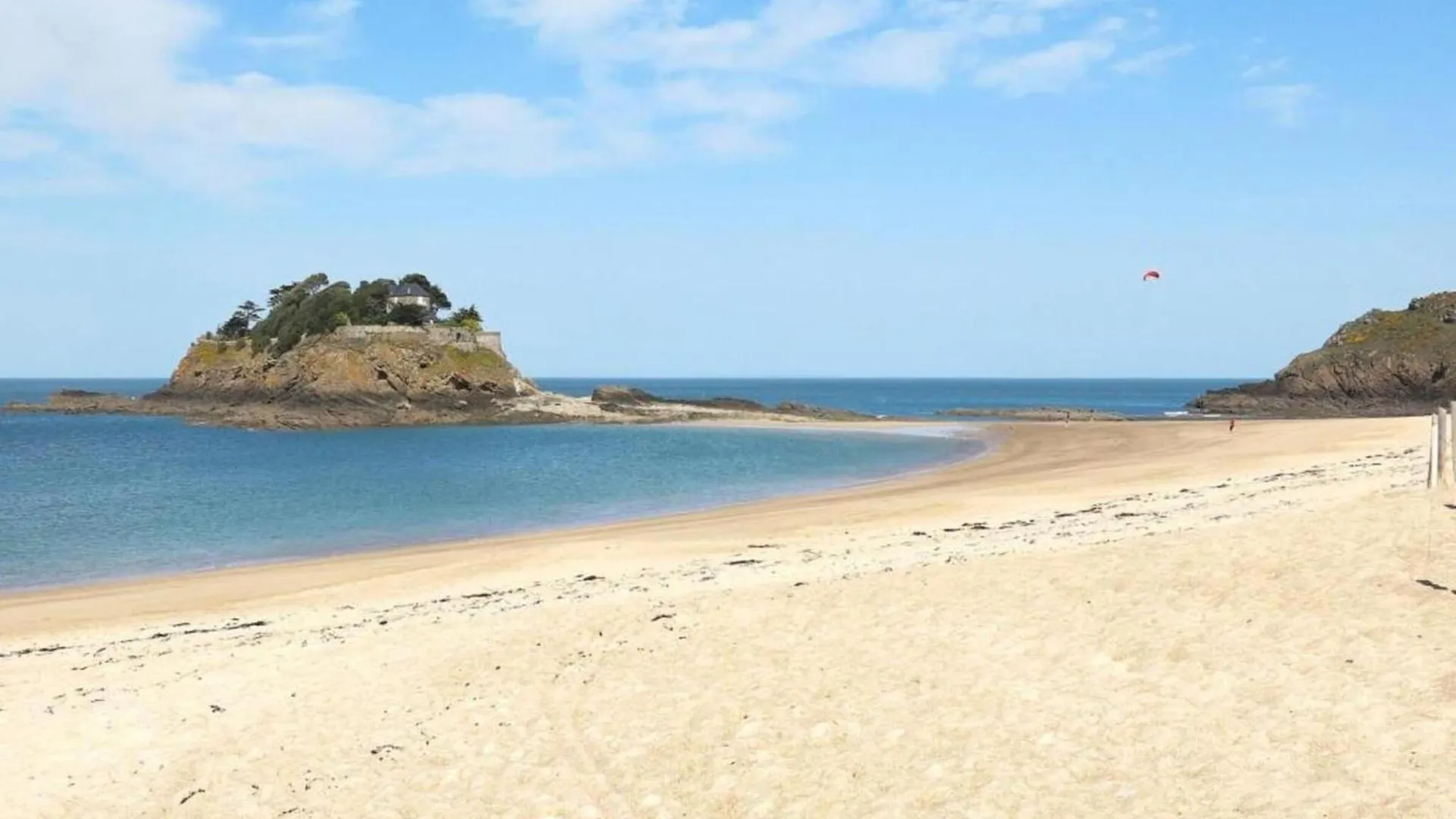 Beautiful Luxury Apartment Near A Breton Oyster Village Cancale
