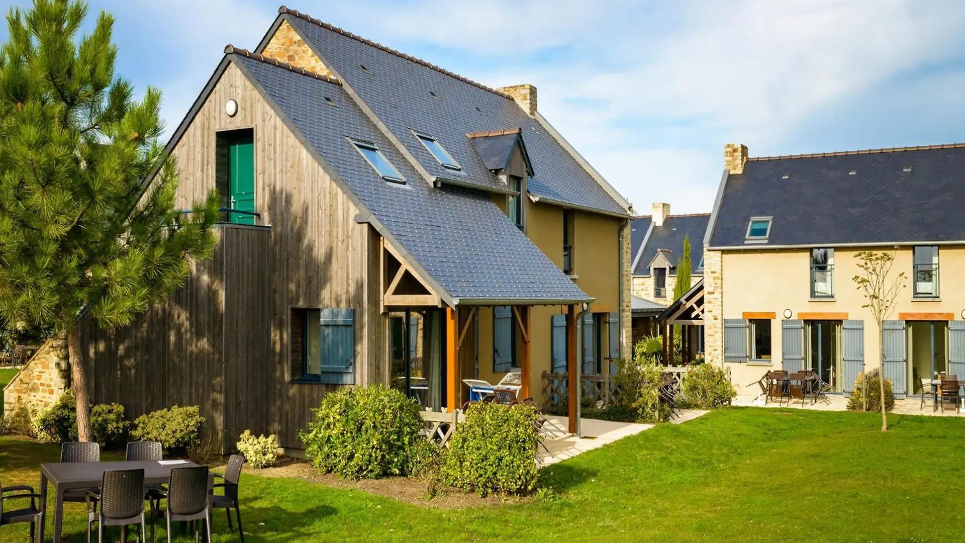 Beautiful Luxury Apartment Near A Breton Oyster Village Cancale